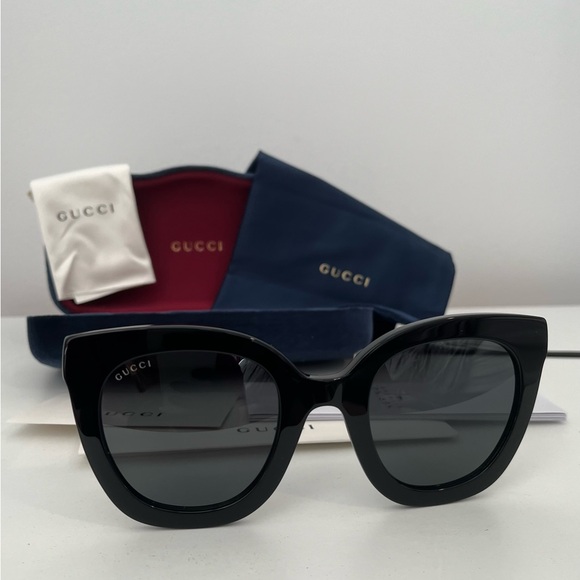 Gucci New Authentic Women’s Sunglasses GG0564SN - Picture 3 of 7